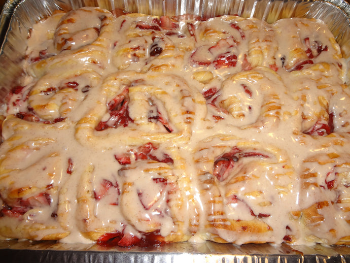 Flavorful Homemade Strawberry Cinnamon Rolls (1 Dozen)